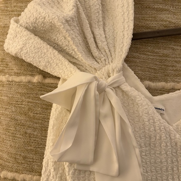 Club Monaco one Shoulder blouse with bow - Picture 2 of 6